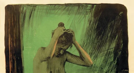 Mujer arreglándose el cabello